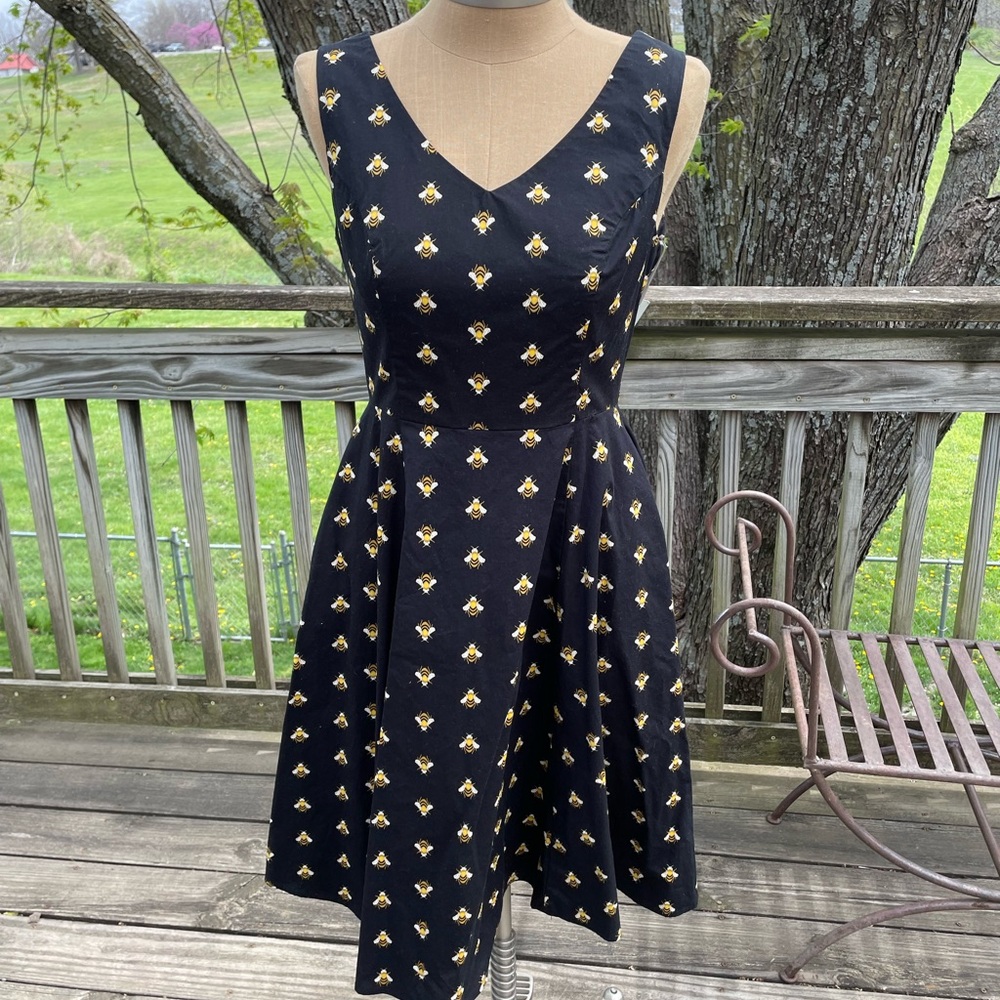Eva Rose Bumblebee Fit and Flare Midi Dress with V-Neck